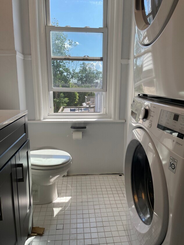 Primary Photo - 391 Lyceum Ave