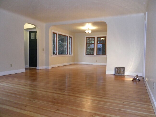 Foto del edificio - 4 br, 1 bath House - 18560 26th Ave NE