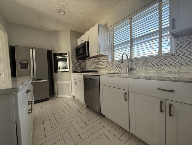 Kitchen - 2803 Keating St