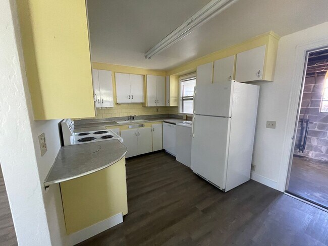 Foto del edificio - 3 bedroom 1 1/2 bath newly remodeled Roseb...