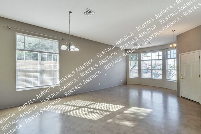 Building Photo - GORGEOUS 4 Bed/ 2 Bath  in popular Northwe...