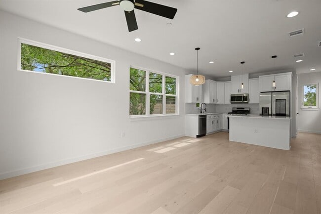 Building Photo - 5305 Ledesma Rd