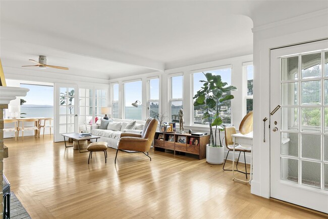 Great Room with hardwood floors, solar blinds - 306 3rd St