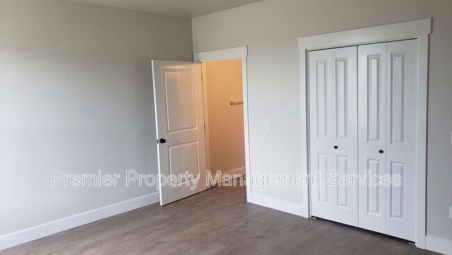 Building Photo - 6029 Elysian