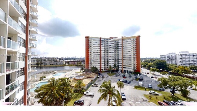 Building Photo - 1301 NE Miami Gardens Dr