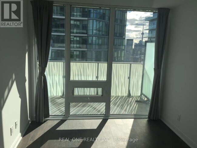 Photo du bâtiment - 42 Charles St E