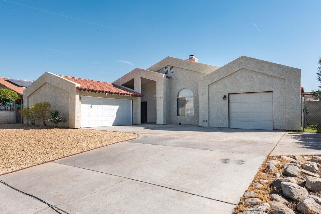 Primary Photo - 32408 Canyon Vista Rd