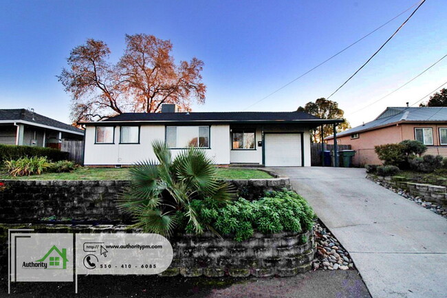 Building Photo - 1108 3rd St