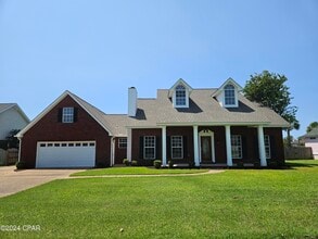 Building Photo - 2103 Coral Dr
