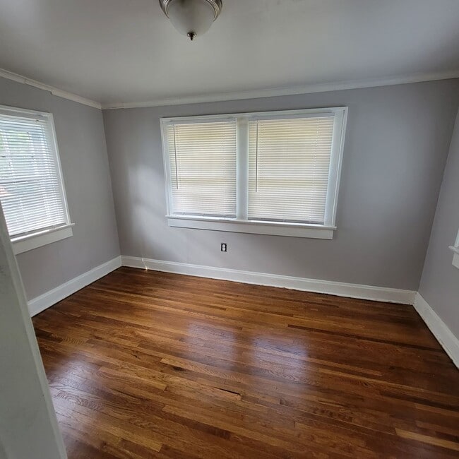 Building Photo - Beautiful 3 Bedroom Home - North Hilltop