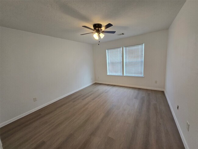 Foto del edificio - 427 Remington Heights Dr