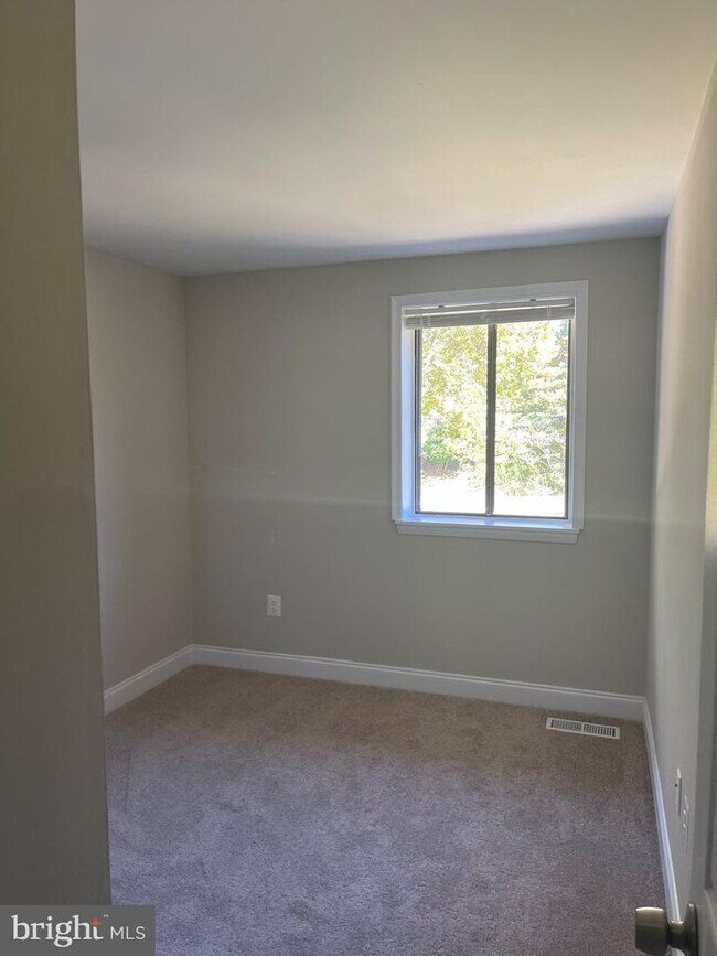 Building Photo - 7005 Knighthood Ln