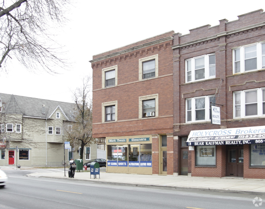 Building Photo - 3607 N Lakewood Ave