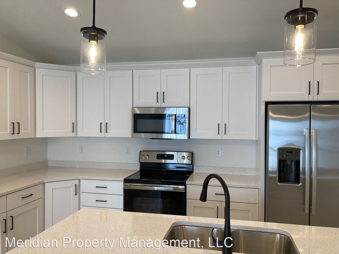 Primary Photo - 4 br, 3 bath House - 815 5th St SE