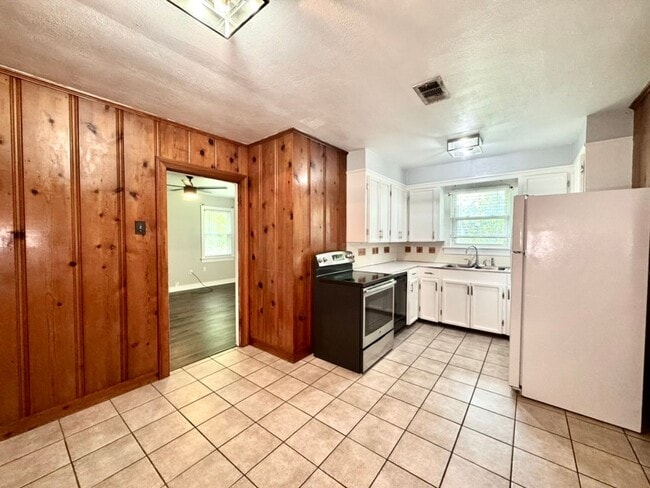 Photo - 2428 Orpine Ave. House