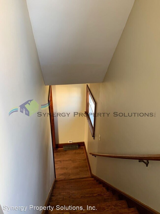 Building Photo - 3 br, 1.5 bath House - Clink Blvd. 359 Cra...
