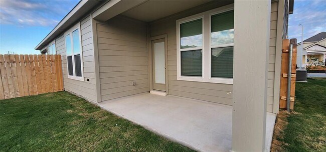 Foto del edificio - 2333 Moon Tower Trl