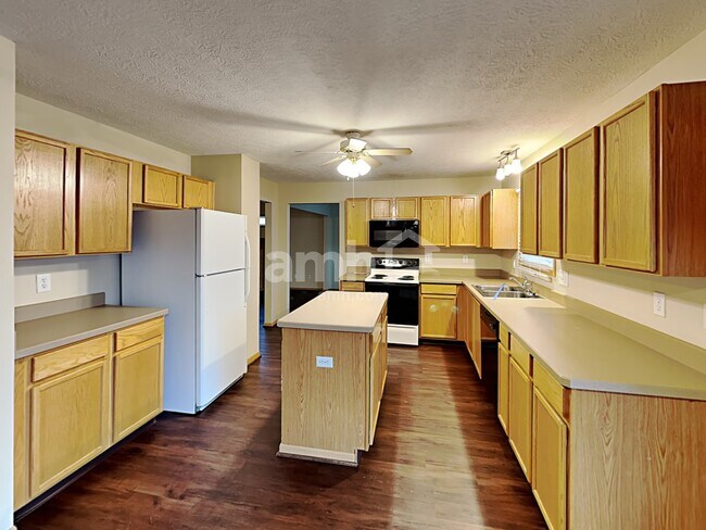 Foto del edificio - 1501 Scenic Valley Pl