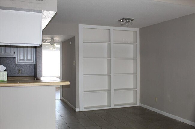Building Photo - 6001 Reims Rd