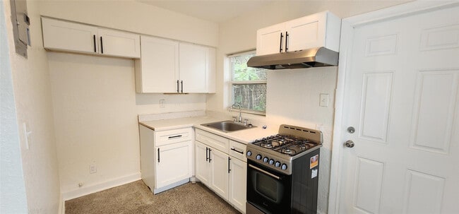 Building Photo - 2711 Lincoln St