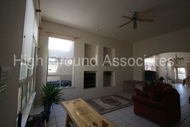 Building Photo - 6207 Sedona Dr NE
