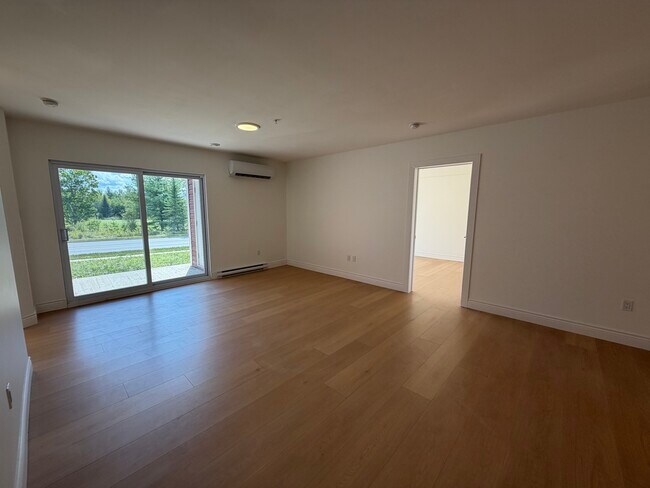 Building Photo - Apartment for Rent