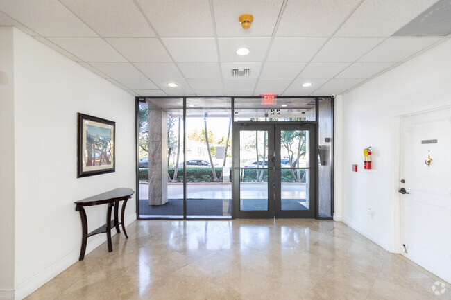 Lobby Photo - Gables Corinthian Plaza