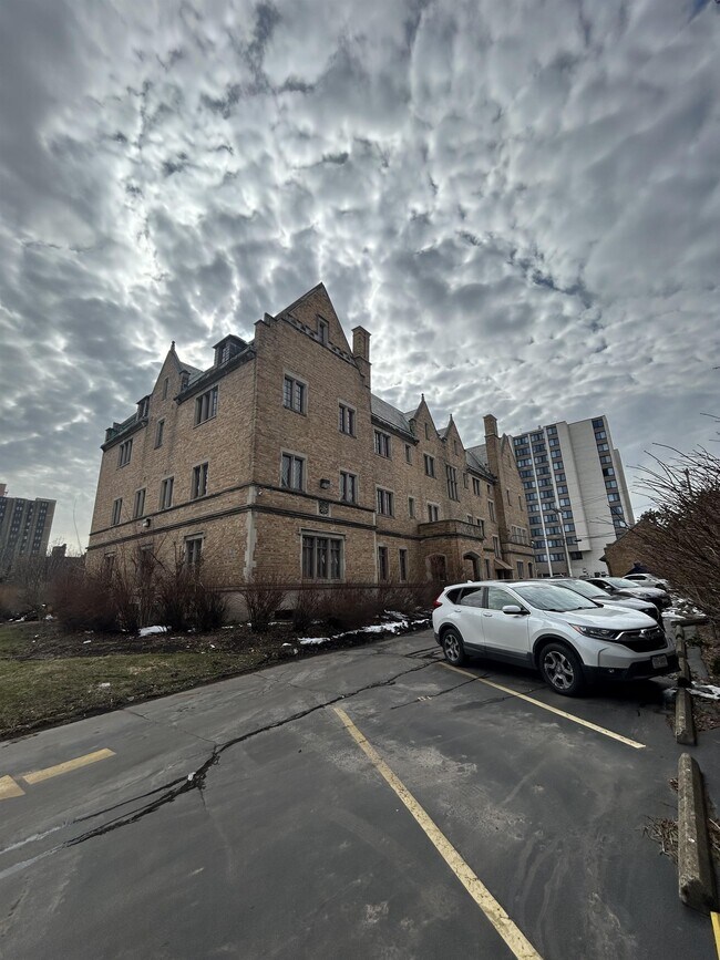 Building Photo - 330 Linwood Ave
