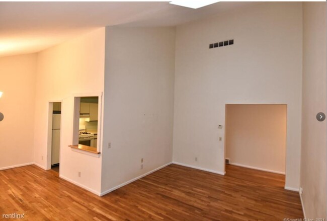 Building Photo - 2 br, 1 bath Condo - 131 Florence Rd