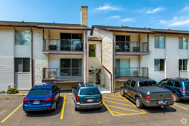 Entrance - Half Moon Lake Apartments