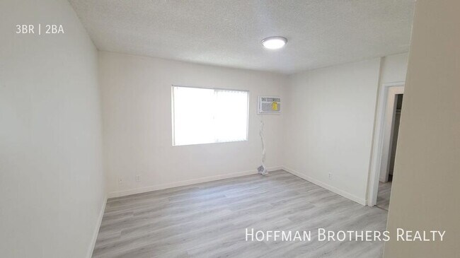 Foto del edificio - 13113 Oxnard St