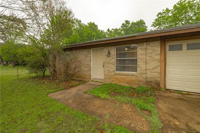 Building Photo - 806 Judy Dr