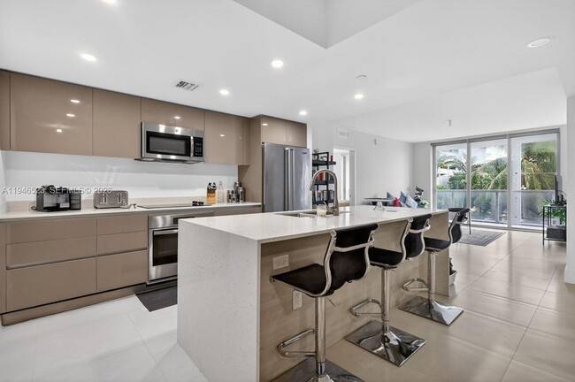 Foto del edificio - 13800 Highland Dr