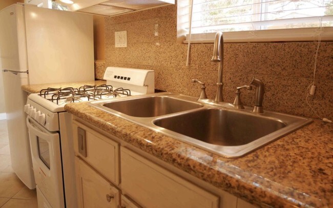 Foto del edificio - 5013 W 142nd St