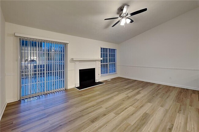 Foto del edificio - 1818 Cres Hill Dr NW