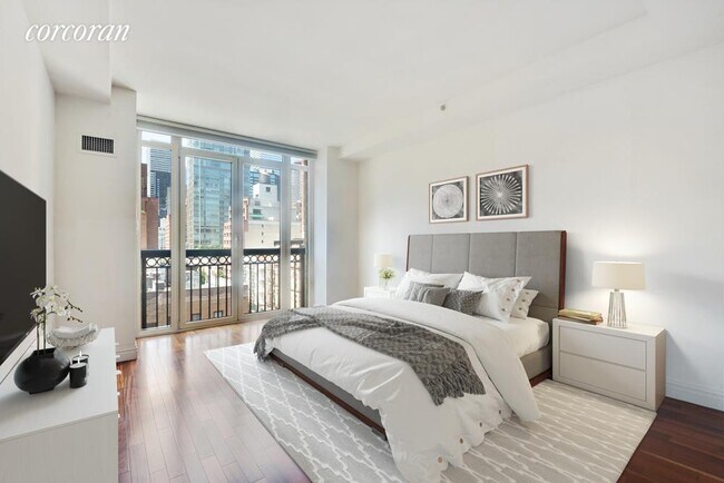 Building Photo - 400 E 51st St