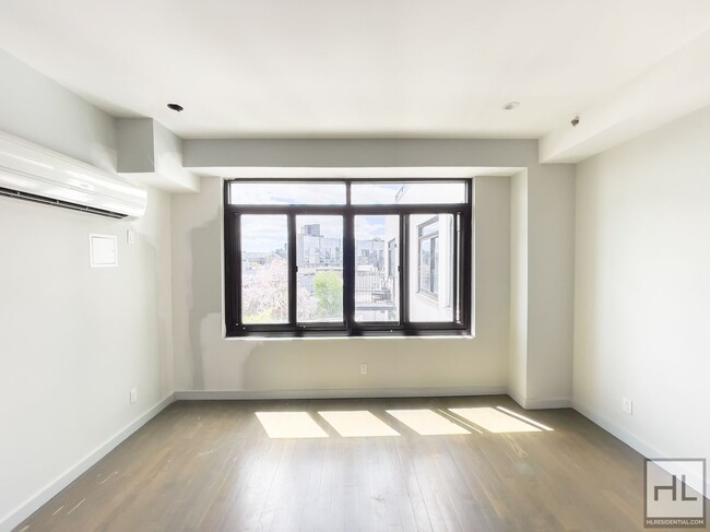 Foto del edificio - Bushwick Avenue / Expansive Spacious 2 Bed...