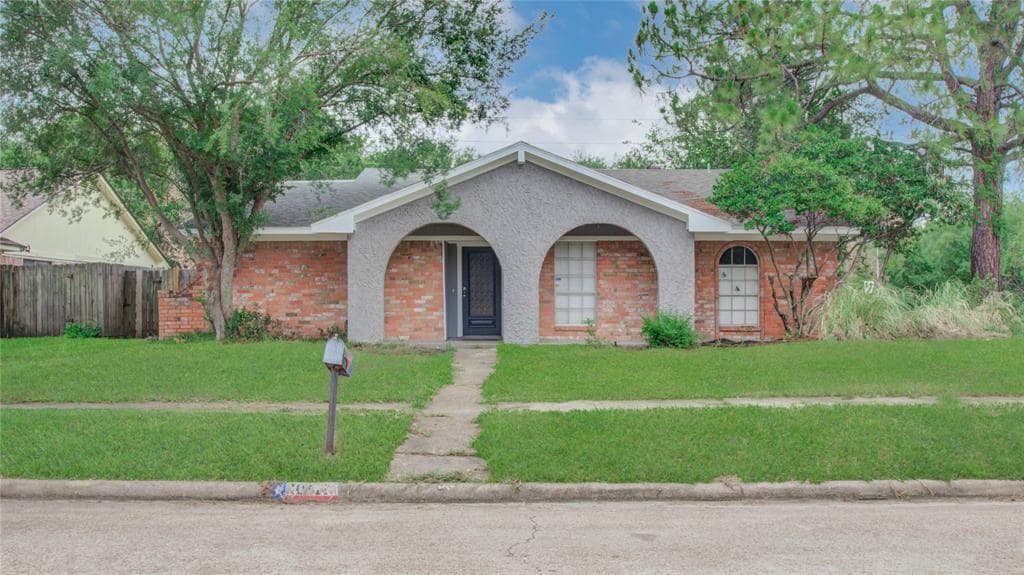 Primary Photo - 10111 Heather Hill Dr