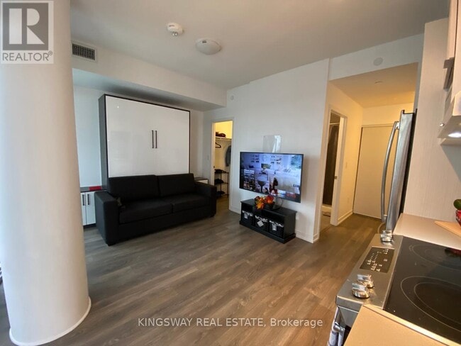 Photo du bâtiment - 2520 Eglinton Ave W
