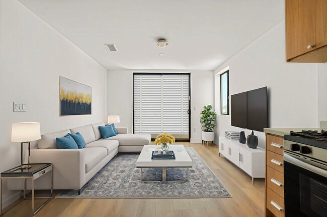 Building Photo - The Overland 16