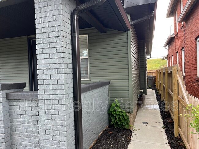 Building Photo - 1831 Olive St