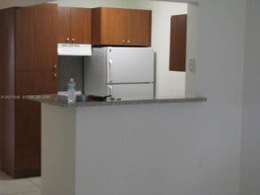 Building Photo - 10832 N Kendall Dr