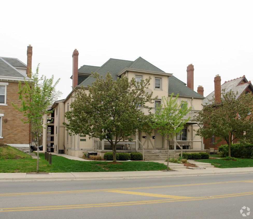 Building Photo - 35-37 E Lane Ave