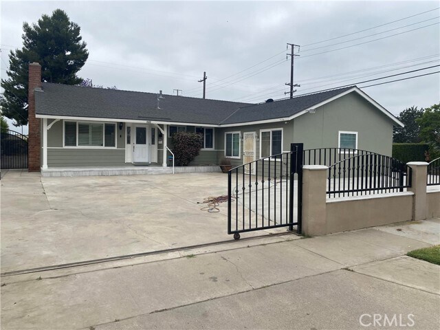 Primary Photo - 4422 W Oakfield Ave