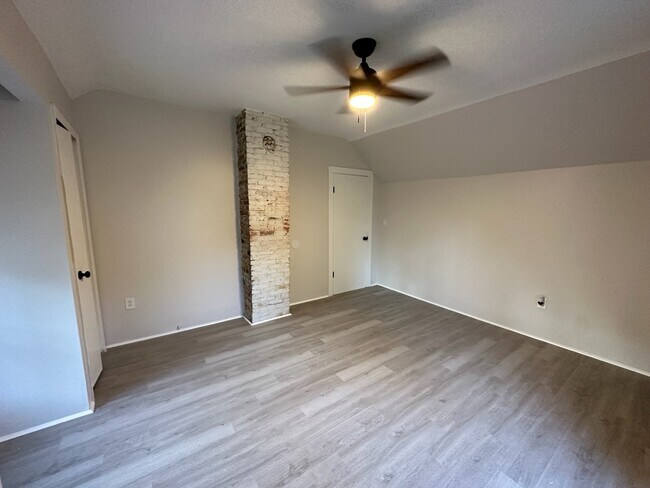 Building Photo - 355 S Rocky River Dr
