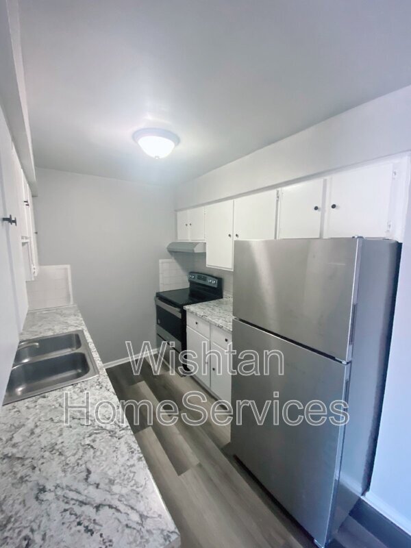 Foto principal - 219 Charleston Blvd