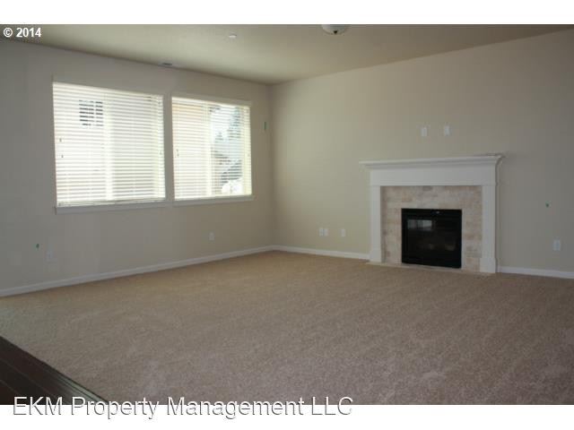 Building Photo - 4 br, 2.5 bath House - 2226 NE 38th Avenue