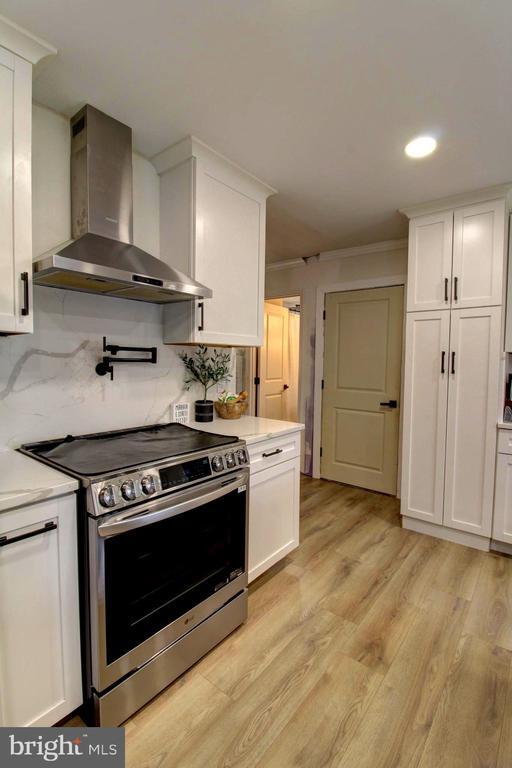Building Photo - 530 Mimosa St
