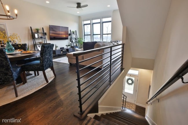 Building Photo - 3 br, 5 bath Townhome - 593 W 2nd