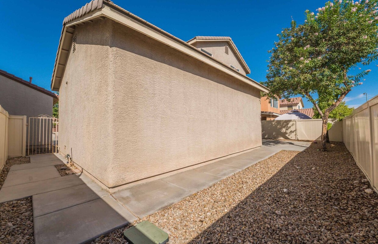 Primary Photo - Centennial Hills Beauty! 3 bed/2.5 bath!